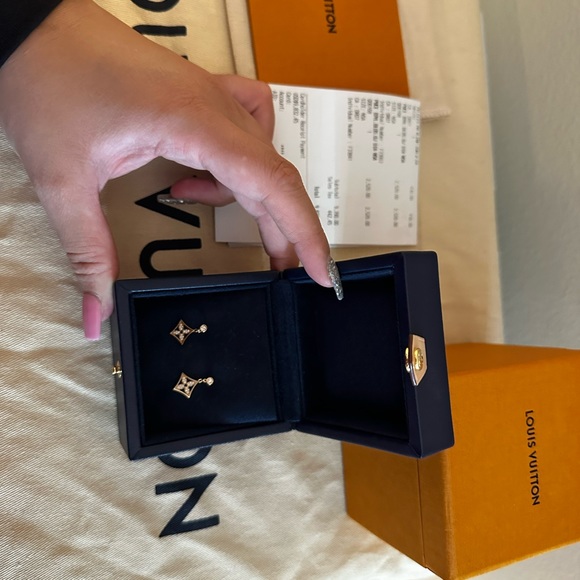 Authentic Louis Vuitton Idylle Blossom Diamond Earrings Yellow Gold - Picture 9 of 12